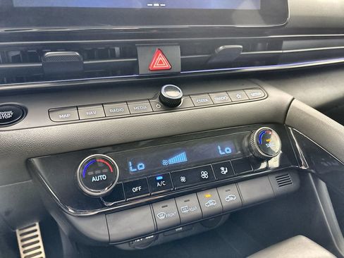 Certified 2025 Hyundai Elantra SEL FWD image 16
