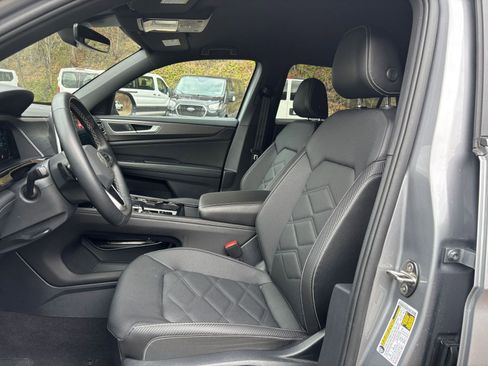 Used 2025 Volkswagen Atlas Cross Sport SE image 36