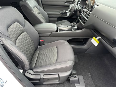 New 2025 Nissan Pathfinder SV w/ SV Premium Package image 13