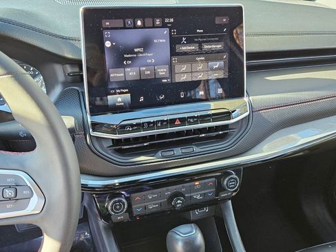 Used 2024 Jeep Compass Trailhawk image 16