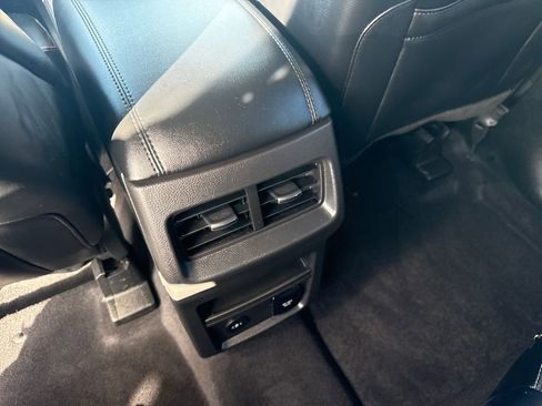 Used 2024 Ford Edge SEL w/ Convenience Package image 17