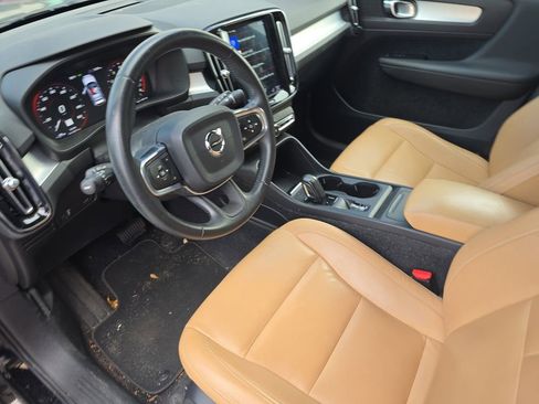 Used 2019 Volvo XC40 T5 Momentum image 18