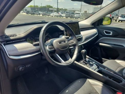 Used 2022 Jeep Compass Latitude w/ Sun and Sound Group AWD/4WD image 19
