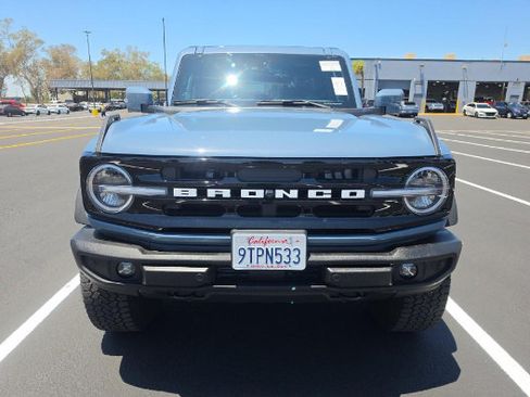 Certified 2025 Ford Bronco Outer Banks w/ Sasquatch Package AWD/4WD image 2