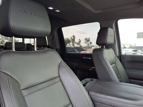 Used 2023 GMC Sierra 2500 Denali w/ Denali Black Diamond Edition image 12