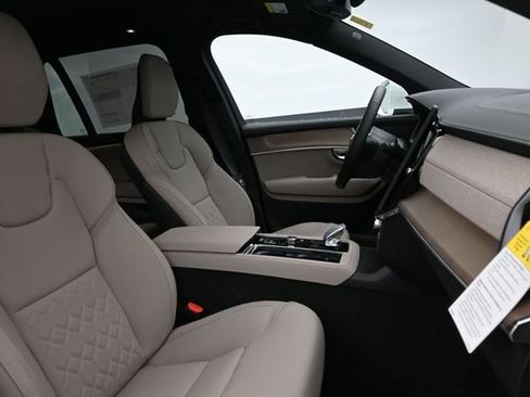 New 2026 Volvo XC90 B6 Plus w/ Protection Package Premier AWD/4WD image 34