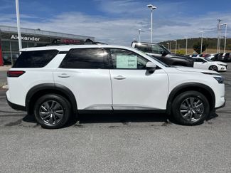 New 2025 Nissan Pathfinder SV w/ SV Premium Package video 2
