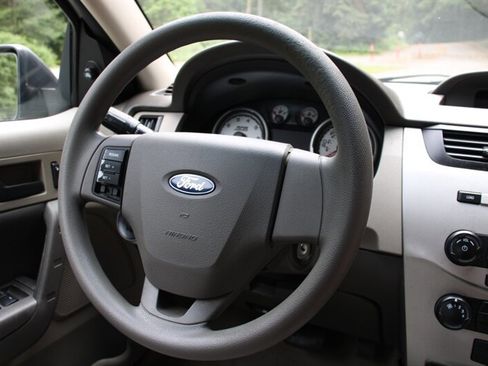 Used 2011 Ford Focus SE FWD image 16