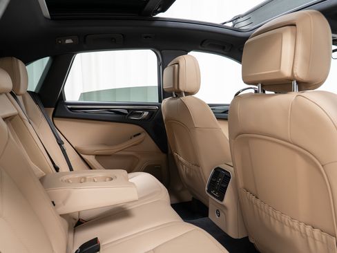 New 2026 Porsche Macan AWD/4WD image 27