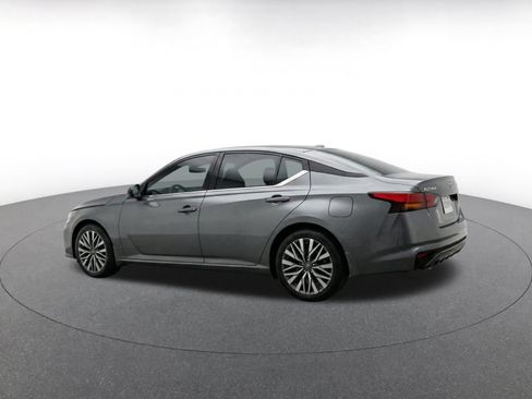 Used 2025 Nissan Altima 2.5 SV FWD image 7