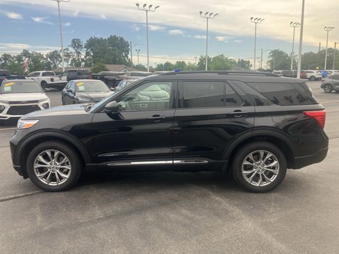 Used 2023 Ford Explorer XLT w/ Equipment Group 202A AWD/4WD image 4