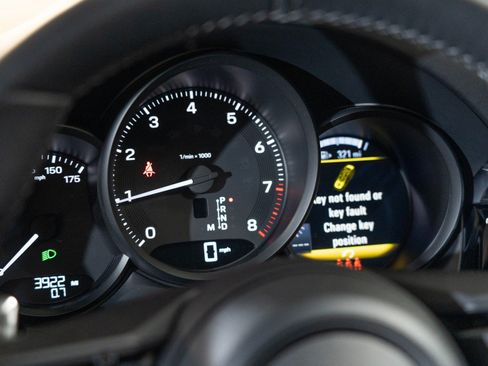Certified 2026 Porsche Macan AWD/4WD image 18
