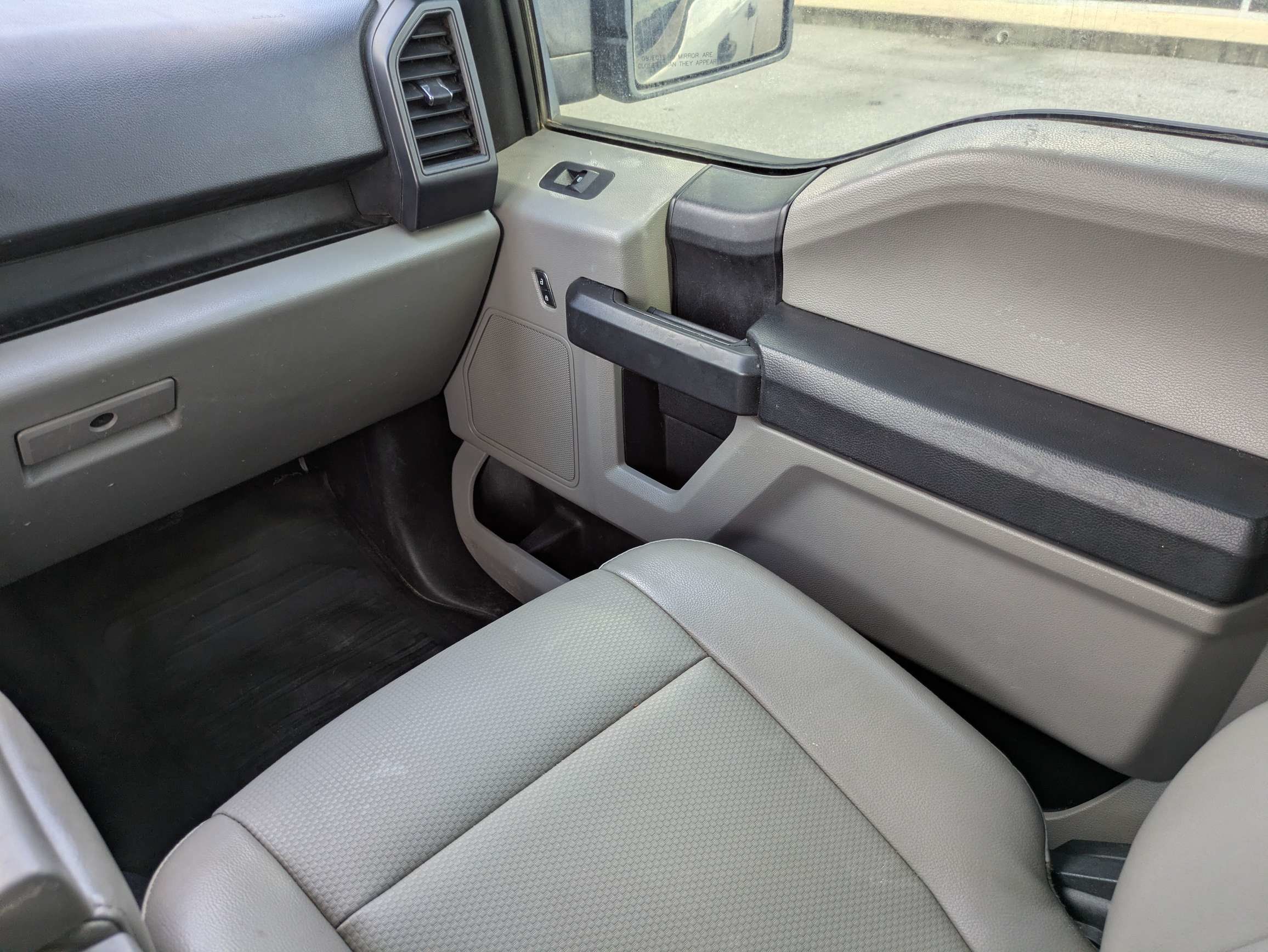 Used 2015 Ford F150 XL w/ Equipment Group 101A Mid AWD/4WD image 18