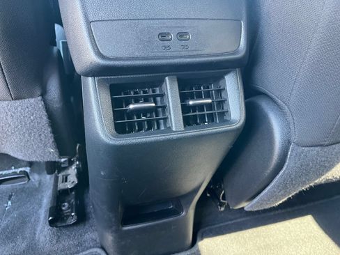 Used 2025 Chevrolet Equinox LT FWD image 19