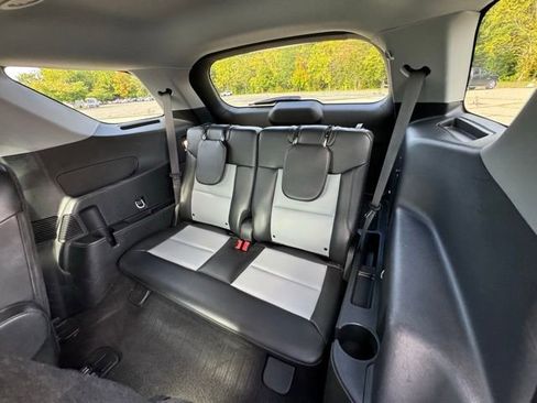 Used 2023 Ford Explorer XLT w/ XLT Sport Appearance Package AWD/4WD image 17