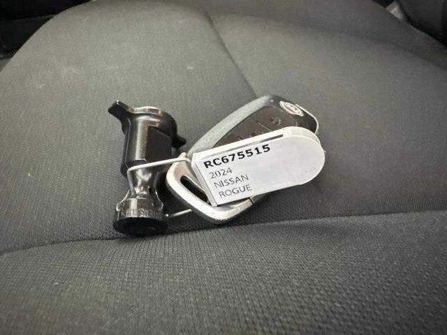 Used 2024 Nissan Rogue S AWD/4WD image 27