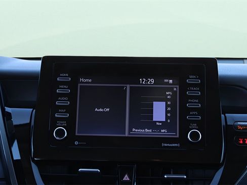 Used 2024 Toyota Camry SE image 19