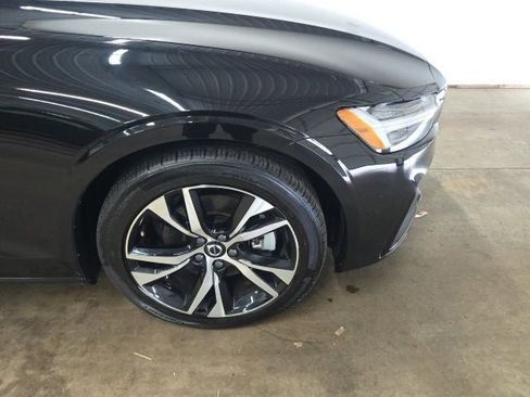 Used 2024 Volvo S60 B5 Core image 2