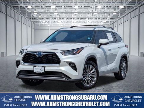 Used 2024 Toyota Highlander Platinum AWD/4WD image 1