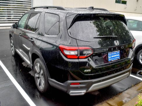 Used 2023 Honda Pilot Elite image 18