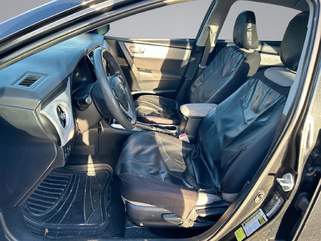 Used 2018 Toyota Corolla LE FWD image 11