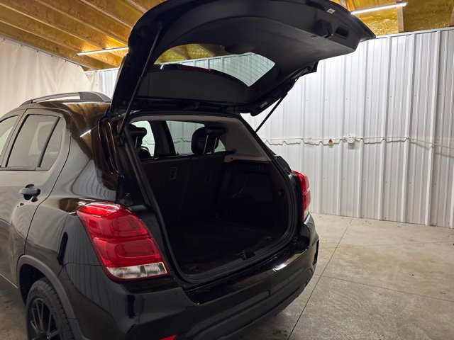 Used 2021 Chevrolet Trax LT w/ Midnight Edition FWD image 9