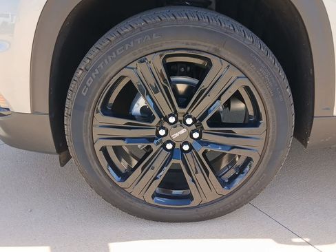 Used 2025 GMC Acadia Elevation w/ Elevation Premium Package AWD/4WD image 14