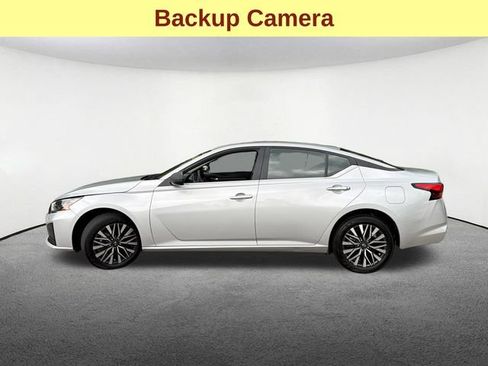 Used 2024 Nissan Altima 2.5 SV AWD/4WD image 7
