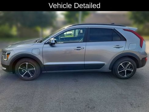Certified 2023 Kia Niro EX FWD image 3