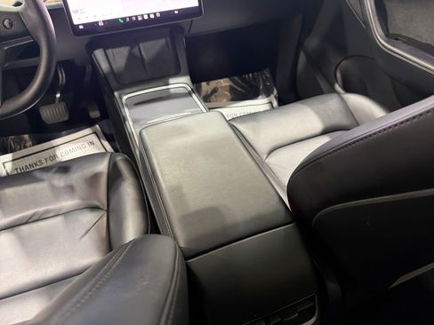 Used 2022 Tesla Model Y Long Range AWD/4WD image 23