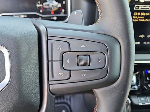 Used 2025 GMC Sierra 1500 AT4 w/ AT4 Premium Package AWD/4WD image 18