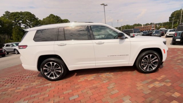 Used 2021 Jeep Grand Cherokee L Overland w/ Luxury Tech Group IV AWD/4WD image 2