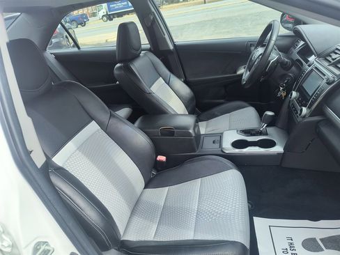 Used 2012 Toyota Camry L image 19