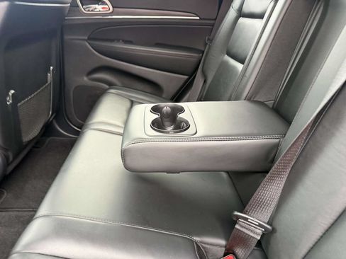 Used 2020 Jeep Grand Cherokee Limited AWD/4WD image 17