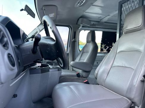 Used 2010 Ford E-350 and Econoline 350 Super Duty RWD image 9