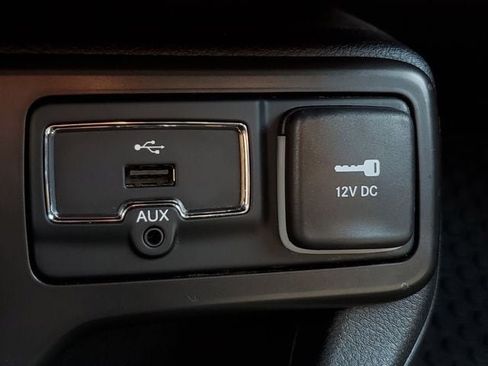 Certified 2022 Jeep Renegade Altitude AWD/4WD image 32
