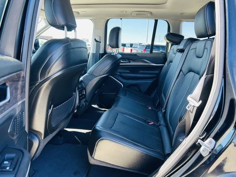 Used 2023 Jeep Grand Cherokee Limited w/ Luxury Tech Group II image 30