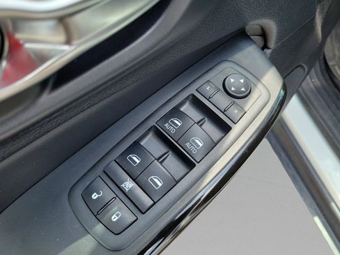 Used 2021 Jeep Cherokee Latitude Plus AWD/4WD image 19