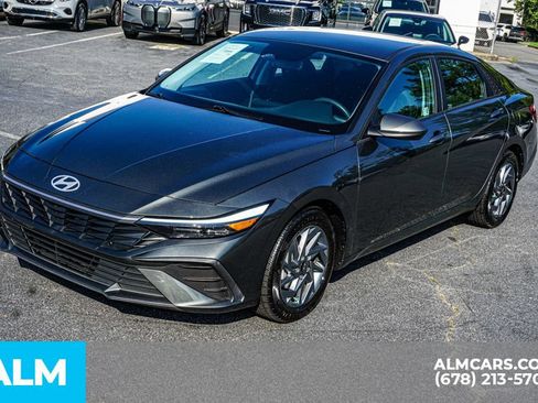Used 2024 Hyundai Elantra SEL FWD image 14