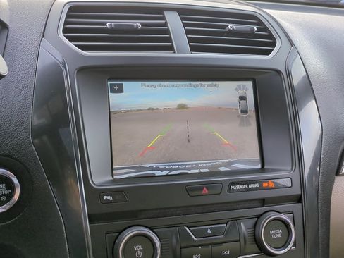 Used 2018 Ford Explorer XLT w/ Equipment Group 202A image 23