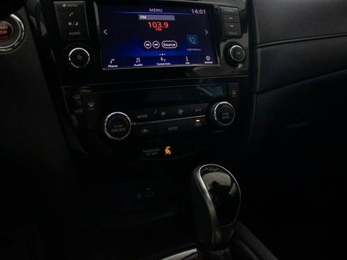 Used 2019 Nissan Rogue SV image 34