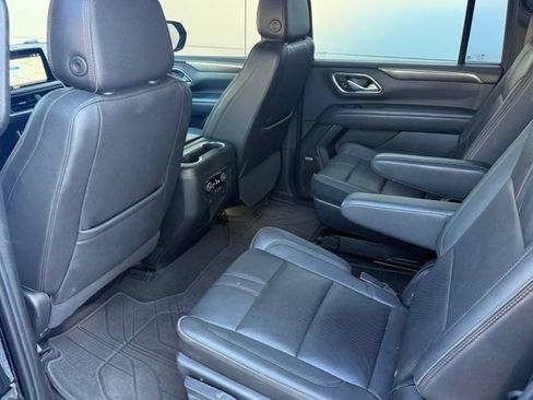 Used 2022 Chevrolet Suburban RST w/ Luxury Package AWD/4WD image 37