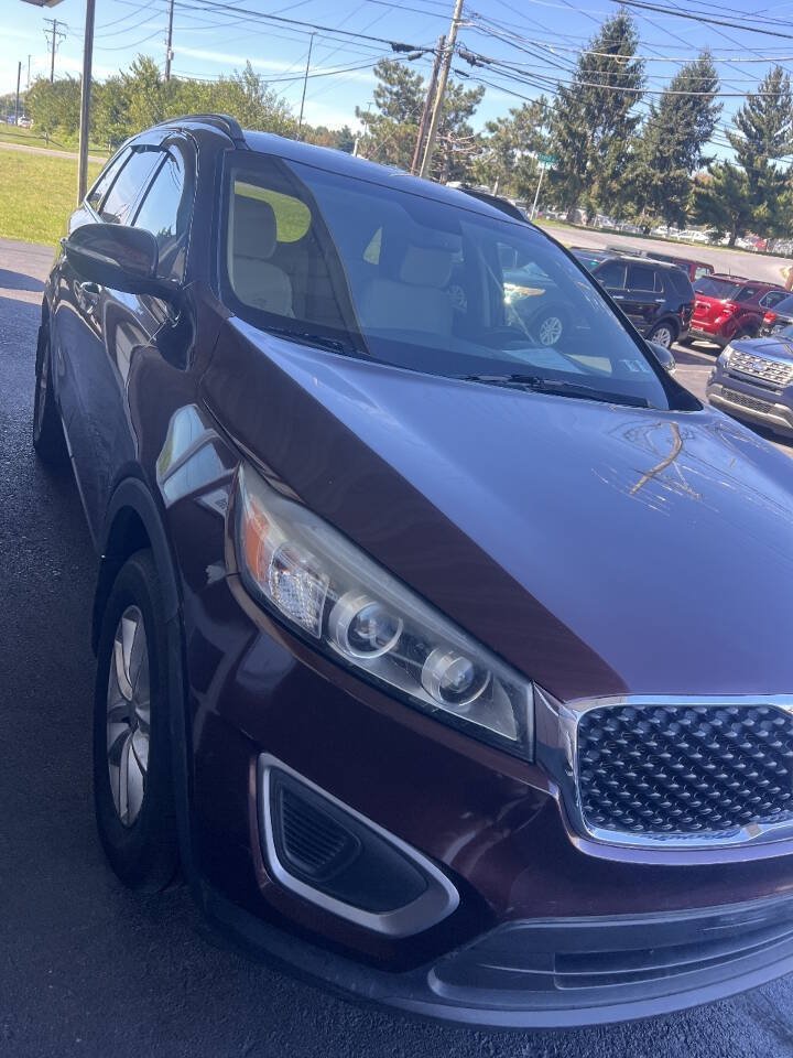 Used 2016 Kia Sorento FWD w/ LX Convenience Package image 2