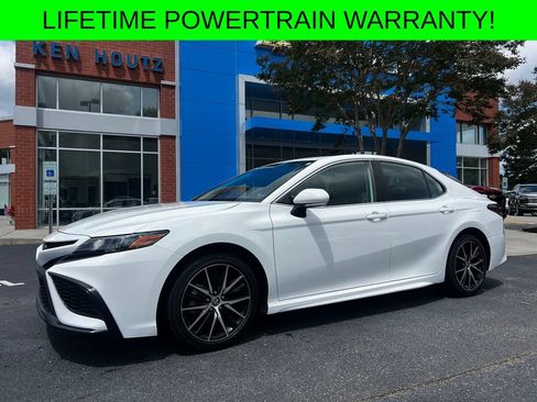 Used 2024 Toyota Camry SE FWD image 1