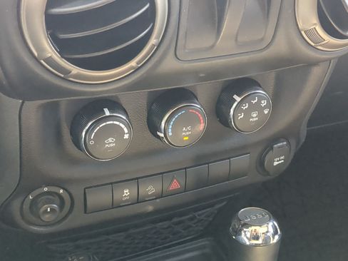 Used 2018 Jeep Wrangler Sport AWD/4WD image 24