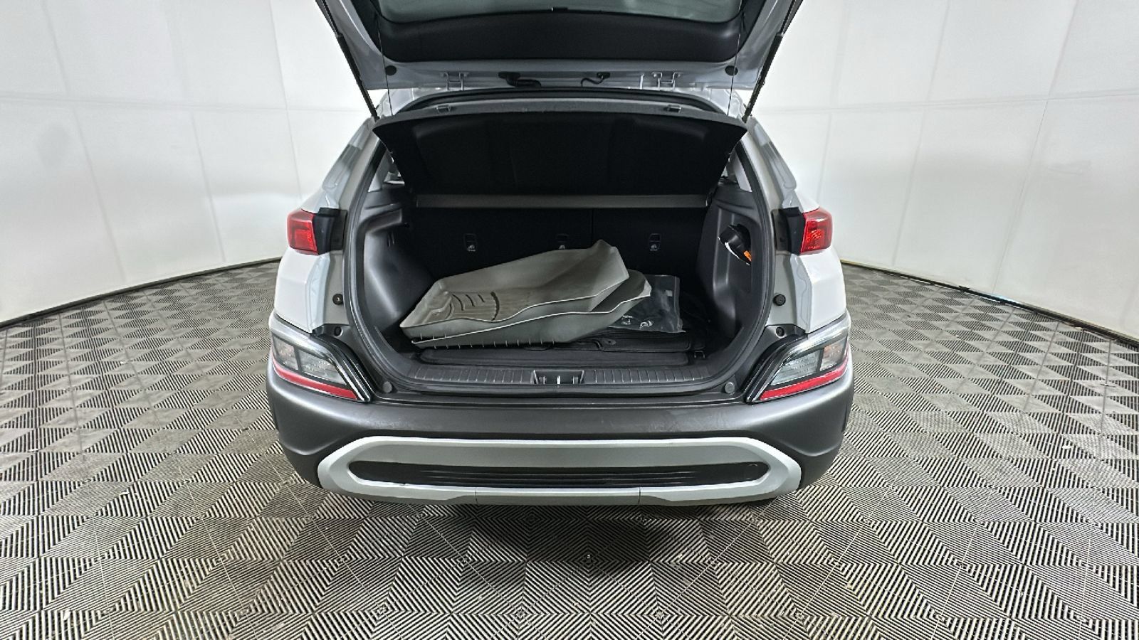 Used 2023 Hyundai Kona SEL w/ Cargo Package AWD/4WD image 31