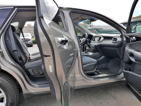 Used 2019 Kia Sorento AWD image 10