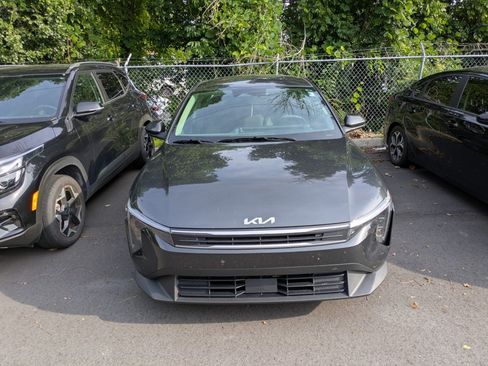 Used 2025 Kia K4 FWD image 2