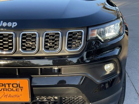 Used 2024 Jeep Compass Latitude image 7