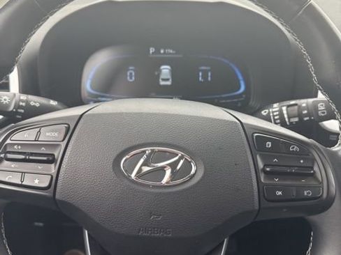 Used 2023 Hyundai Venue Limited w/ Cargo Package image 4